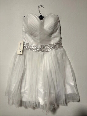 Shirley’s Beaded Strapless Mini Wedding Dress White Size 14 NWT